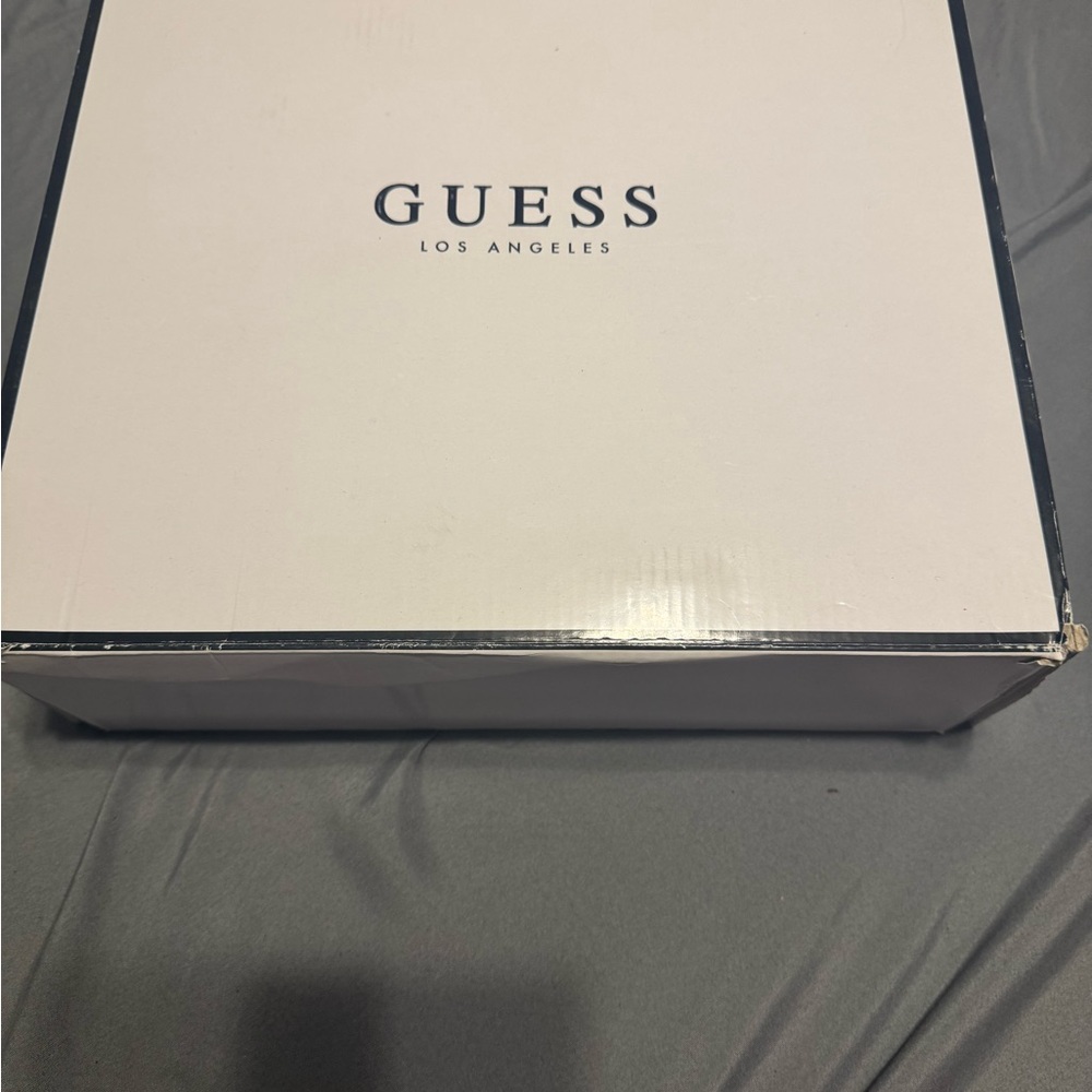 Guess Los Angeles White and Black Box